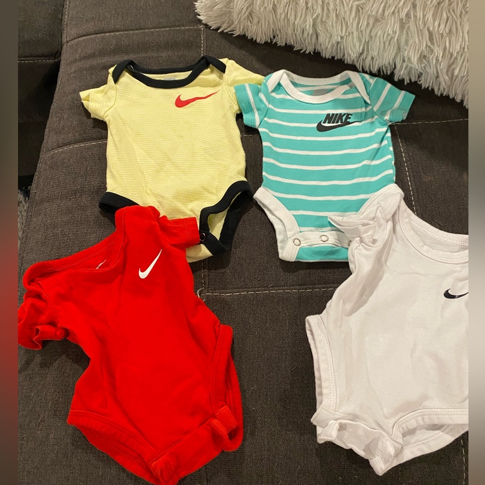Onesies Nike